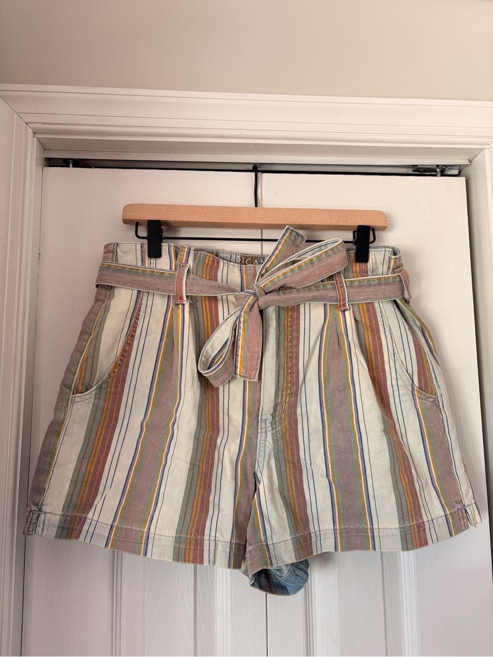 American Eagle Striped Paperbag Waist Women's Shorts - Multicolor